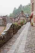 Gasse mit alten Häusern, Conques, Aveyron, Midi-Pyrenees, Frankreich