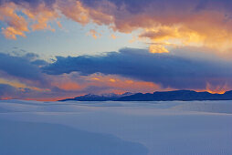 Sonnenuntergang in White Sands National Monument, New Mexico, USA, Amerika