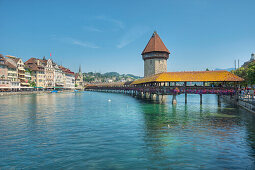 Reuss mit Kapellbrücke und Wasserturm, Luzern, Luzern, Schweiz, Europa