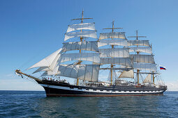 Russisches Segelschulschiff Krusenstern auf der Ostsee vor Warnemünde zur Hanse Sail, Rostock, Mecklenburg Vorpommern, Deutschland, Europa