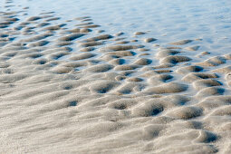 Wellenförmige Muster im Strand, Sylt, Schleswig-Holstein, Deutschland