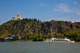 Excursion ship at Marksburg castle, near Braubach, Unesco World Cultural Heritage, Rhine river, Rhineland-Palatinate, Germany