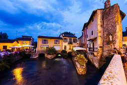 Borghetto in der Dämmerung, Valeggio sul Mincio, Venetien, Italien