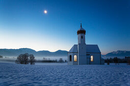 Sankt Johannisrain church at dawn, Penzberg, Upper Bavaria, Bavaria, Germany