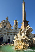 Vier-Ströme-Brunnen,  Fontana dei Quattro Fiumi, Künstler Bernini, vor Kirche Sant' Agnese, Piazza Navona, Rom, UNESCO Weltkulturerbe Rom, Latium, Lazio, Italien