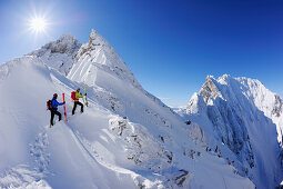 Two backcountry skiers ascending to notch Rote-Rinn-Scharte, Kaiser-Express, Rote-Rinn-Scharte, Wilder Kaiser, Kaiser mountain range, Tyrol, Austria