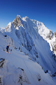 Man downhill skiing from Rote-Rinn-Scharte, Kaiser-Express, Wilder Kaiser, Kaiser mountain range, Tyrol, Austria