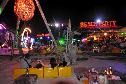 Beachparty at Lo Dalam Bay, Ko Phi Phi, Andamanensee, Thailand, Asia