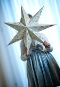 Girl (4 years) holding a Christmas star