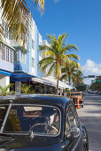 Oldtimer on Ocean Drive, Art Deco District, South Beach, Miami, Florida, USA