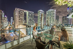 Terrasse des Gourmet Restaurant Area 31 im Hotel Epic, Downtown Miami, Miami, Florida, USA
