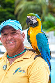 Tier Entertainer Jim mit seinem Papagei Bob, Key West, Florida Keys, Florida, USA