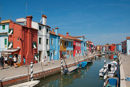 Bunte Häuser und Boote, Burano, Venedig, Adria, Lagune, Italien, Europa