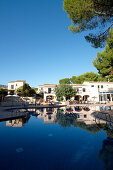 Suiten Ducal und großer Hotelpool, Punta Negra H10 Hotel, bei Portals Nous, westl. Palma, Mallorca, Balearen, Spanien
