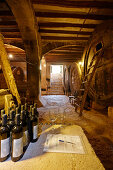 Weinkeller, zur Selbstbedienung für Gäste, Finca Raims, Landhotel, umgebautes Weingut, Algaida, Mallorca, Balearen, Spanien