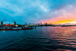 Sunset at Hamburg harbour und the shipyard Blohm+Voss, Hamburg, Germany