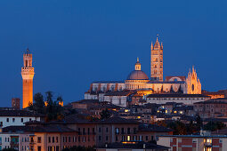 Cityscape with Torre del Mangia, bell tower of the town hall and Duomo Santa Maria cathedral at night, Siena, UNESCO World Heritage Site, Tuscany, Italy, Europe