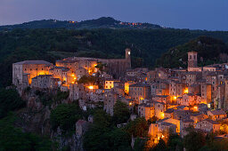 Sorano, an ancient medieval hill town in the evening light, province of Grosseto, province of Grosseto, Tuscany, Italy, Europe