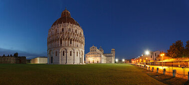 Battistero, Baptistry, Duomo, cathedral, campanile, bell tower, Torre pendente, leaning tower on Piazza dei Miracoli, square of miracles and Piazza del Duomo, Cathedral Square at night, UNESCO World Heritage Site, Pisa, Tuscany, Italy, Europe