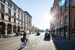 Radfahrer auf der Maximilianstraße, München, Bayern, Deutschland