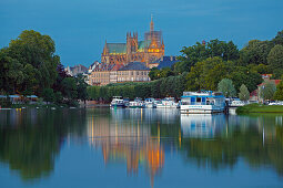 Port de Plaisance and Saint Etienne Cathedral, River Mosel, Metz, Moselle, Region Alsace Lorraine, France, Europe