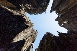 Karstlandschaft Tsingy de Bemaraha Blick nach oben, Nationalpark Tsingy-de-Bemaraha, Mahajanga, Madagaskar, Afrika