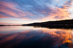 Starnberger See im Morgenrot, Bayern, Deutschland