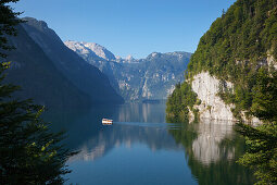 Ausflugsschiff am Malerwinkel, Königssee, Berchtesgadener Land, Nationalpark Berchtesgaden, Oberbayern, Bayern, Deutschland