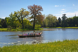 Bootsfahrt auf dem See, Wörlitz, UNESCO Welterbe Gartenreich Dessau-Wörlitz, Sachsen-Anhalt, Deutschland