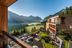 Hotel Das Kronthaler mit Blick auf den Achensee, Achenkirch, Tirol, Österreich