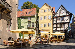 Fachwerkhäuser und Café am Hoken, Quedlinburg, Harz, Sachsen-Anhalt, Deutschland, Europa