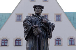 Martin Luther Monument, market square, Lutherstadt Eisleben, Saxony-Anhalt, Germany, Europe