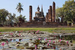 Tempel in der Ruinenstadt Geschichtspark Sukhothai (UNESCO Weltkulturerbe), Provinz Sukothai, Thailand, Asien