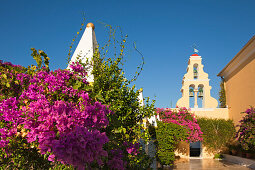Innenhof und Glockenturm vom Kloster Panagia Theotokou, bei Paleokastritsa, Insel Korfu, Ionische Inseln, Griechenland