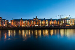Blick auf die Speicherstadt am Abend, Hamburg, Deutschland