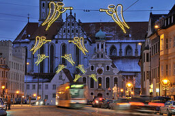 Weihnachtsbeleuchtung an Sankt Ulrich und Maximilianstraße, Augsburg, Schwaben, Bayern, Deutschland