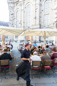 Straßencafe an der Frauenkirche, Dresden, Sachsen, Deutschland