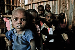 Kinder in einer Dorfschule der Massai, Kenia, Afrika