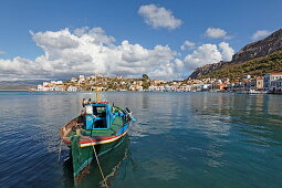 Fischerboot im Hafen, Kastelorizo, Dodekanes, Südliche Ägäis, Griechenland