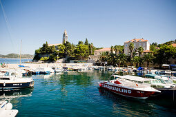 Hafen und Kirche der Heiligen Maria von Spilica, Lopud, Elaphiten, Dubrovnik-Neretva, Kroatien