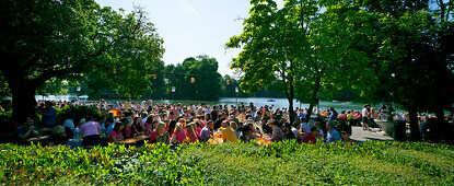 Im Englischen Garten, Biergarten am Kleinen Seehaus, München, Bayern, Deutschland