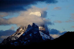 Monte Buckland mit Wolken, Cordillera Darwin, Feuerland, Chile