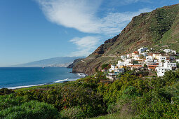 Blick von Igueste de San Andres nach Santa Cruz und zum Teide, Las Montanas de Anaga, Anaga Gebirge, Naturschutzgebiet, Parque Rural de Anaga, Küste, Atlantik, Teneriffa, Kanarische Inseln, Spanien, Europa