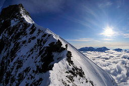 Kletterer am Südostgrat des Täschhorns (4491 m), Wallis, Schweiz