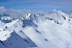 Schneegrate am Großen Möseler, Hoher Weißzint und Hochfeiler im Hintergrund, Zillertaler Alpen, Südtirol, Italien