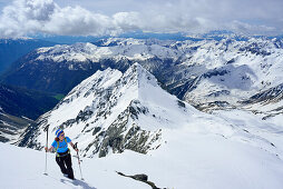 Female back-country skier ascending to Fuenfte Hornspitze, Zillertal Alps, Ahrntal, South Tyrol, Italy