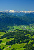 Blick über Almwiesen mit Inntal und Zillertaler Alpen im Hintergrund, Spitzstein, Chiemgauer Alpen, Tirol, Österreich