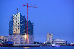 Elbphilharmonie und Marco Polo Tower, Hafencity, Hamburg, Deutschland