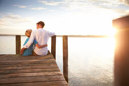 Father and son arm in arm on a jetty at Starnberger See, Oberbayern, Bayern, Deutschland