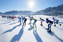 Eisschnellläuferinnen auf dem Weißensee, Aart Koopmans Memorial Lauf, Alternative Elfstädtetour, Weißensee, Kärnten, Österreich